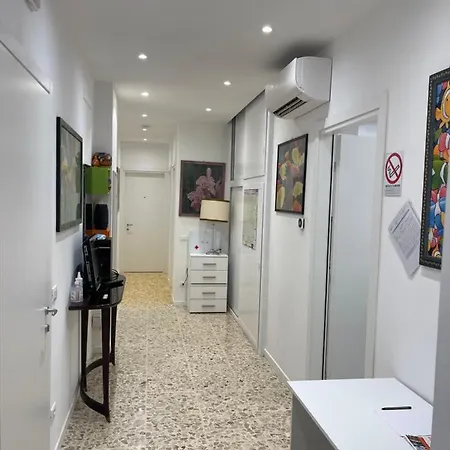 Bed & Breakfast Joys House