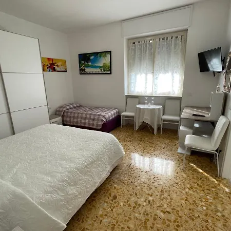 Bed & Breakfast Joys House